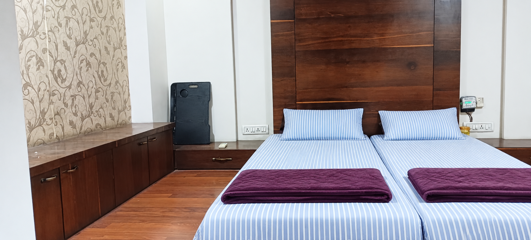 D BLOCK 1-4 BHK/BOYS stay photo 2