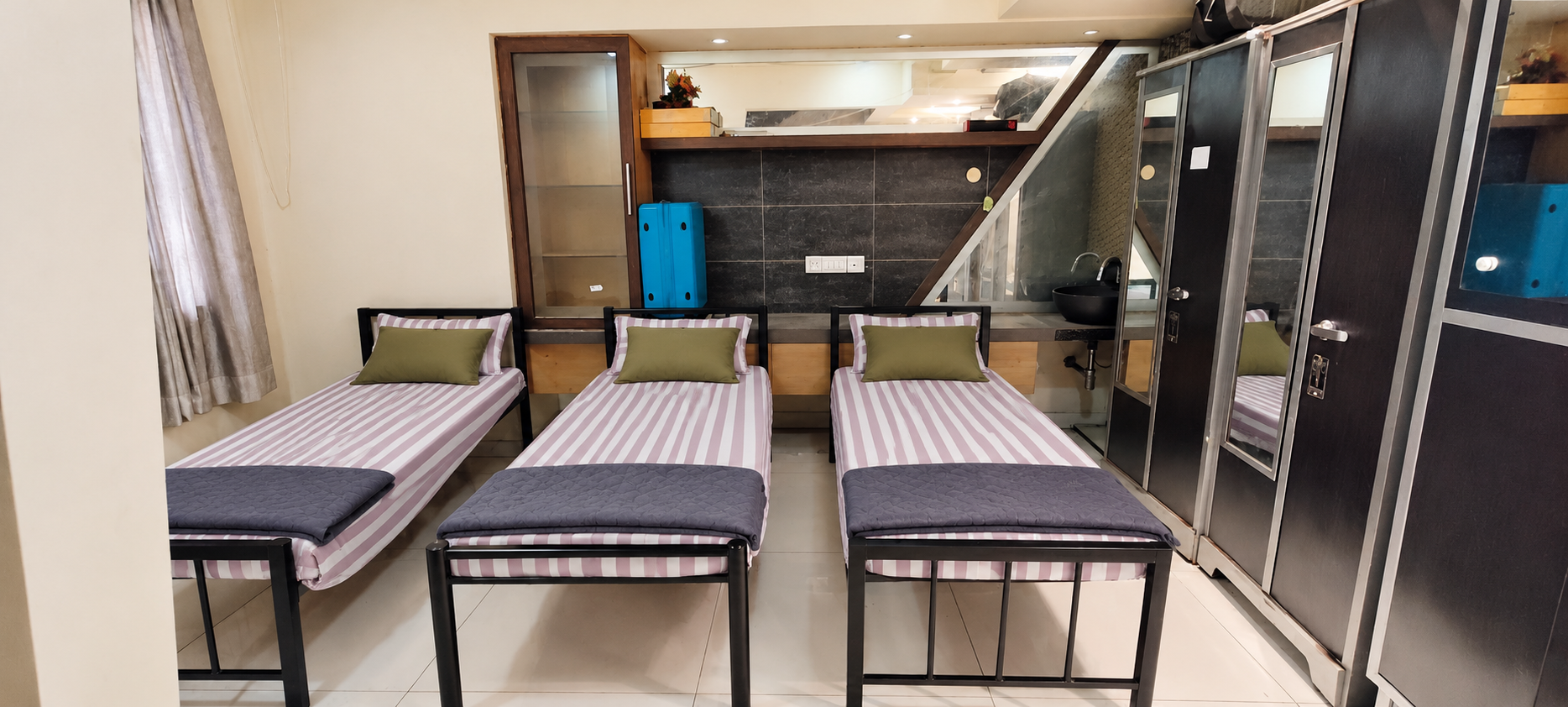 D BLOCK 1-6 BHK/BOYS stay photo 16