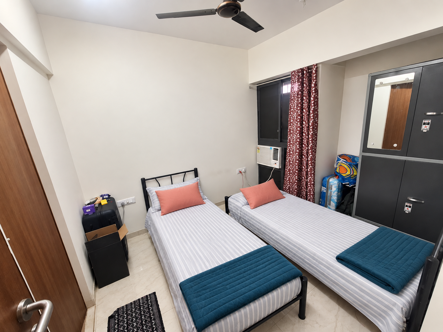 LODHA CROWN 1403 MAJIWADA/BOYS stay photo 3