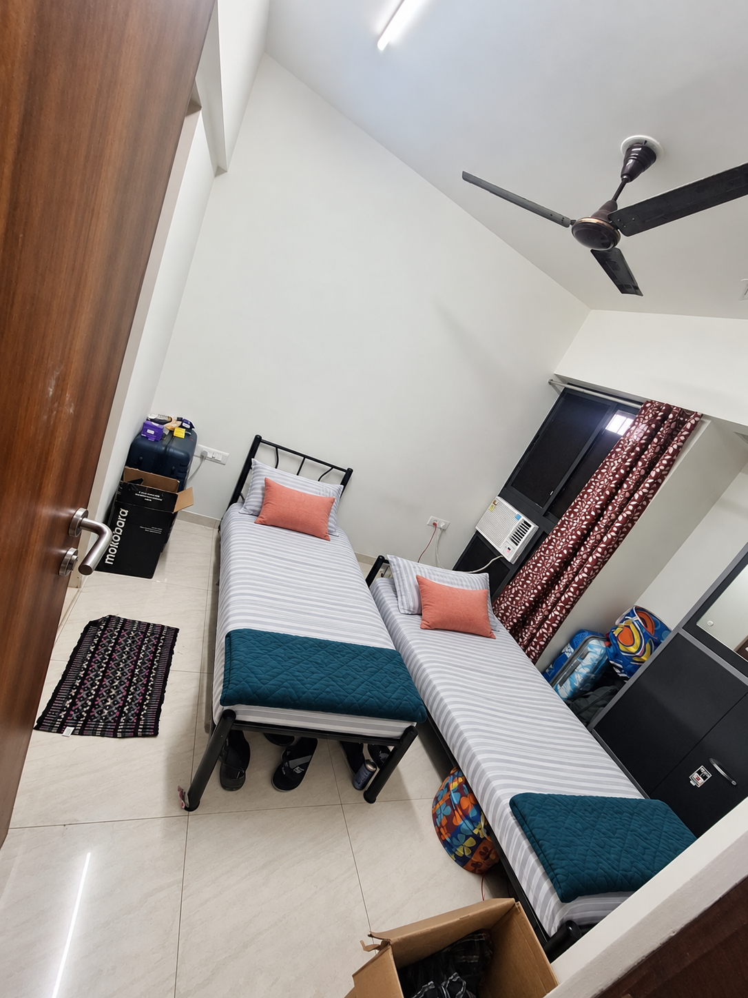 LODHA CROWN 1403 MAJIWADA/BOYS stay photo 4