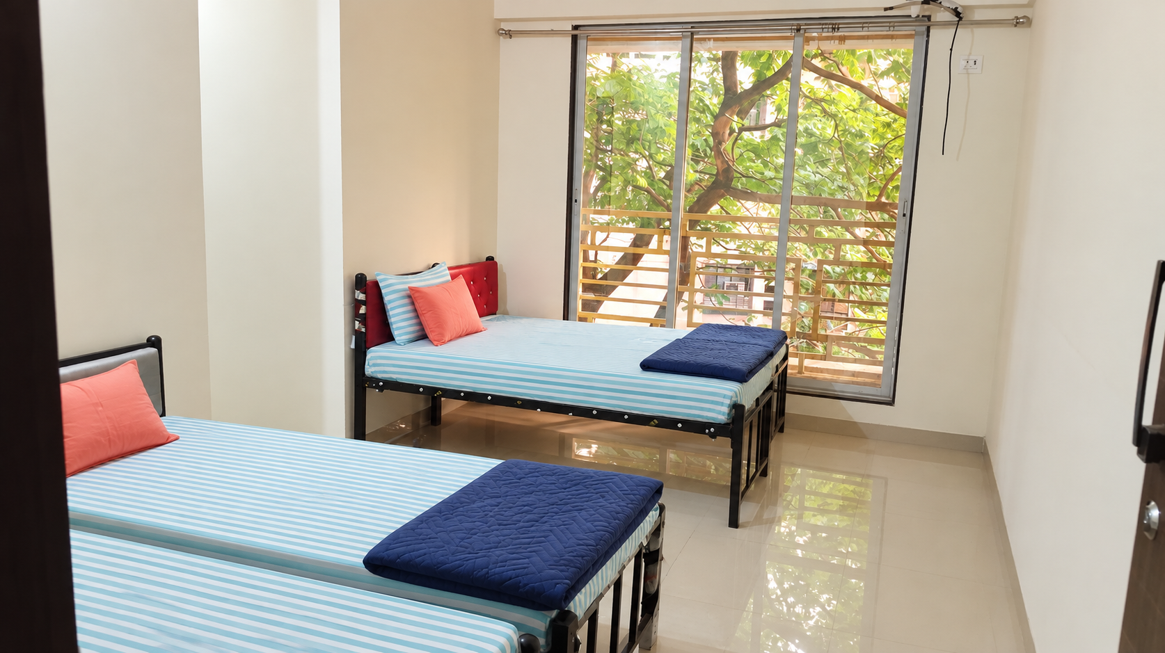 MADHVI NIWAS-9064-401/BOYS stay photo 6