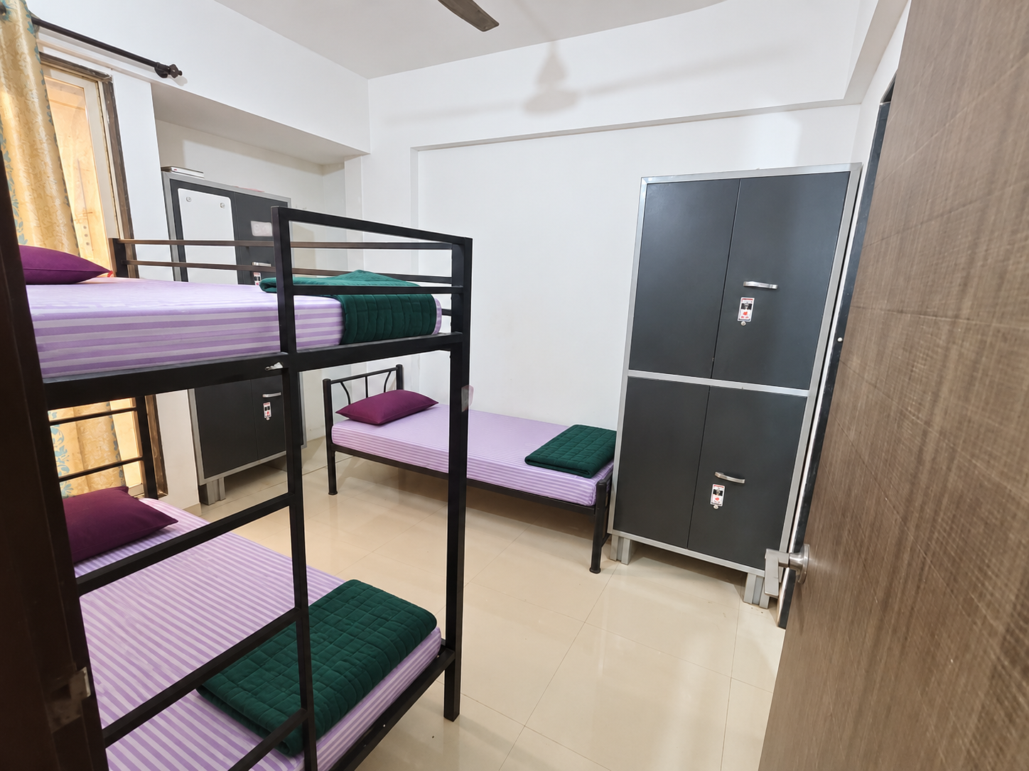 MADHVI NIWAS-1326-502/BOYS stay photo 2