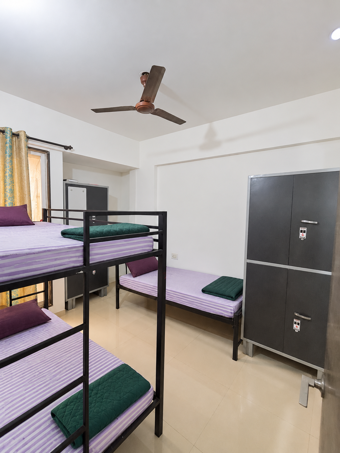 MADHVI NIWAS-1326-502/BOYS stay photo 6