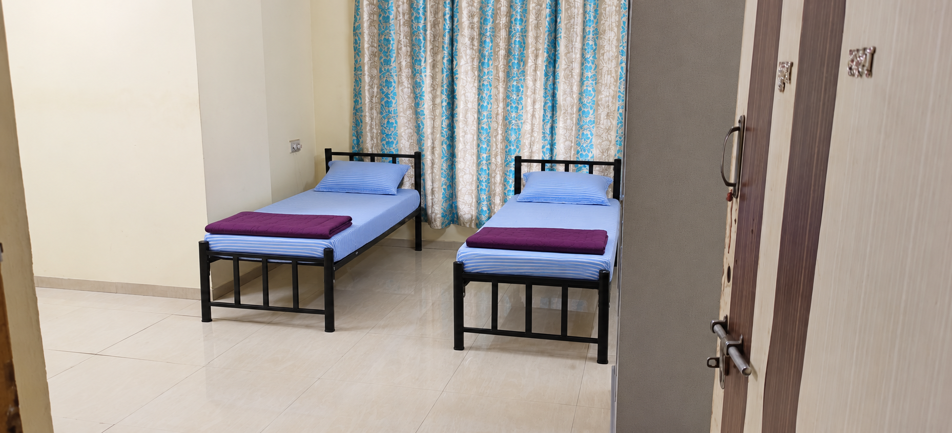 OM SAI B-9684-202/BOYS stay photo 3