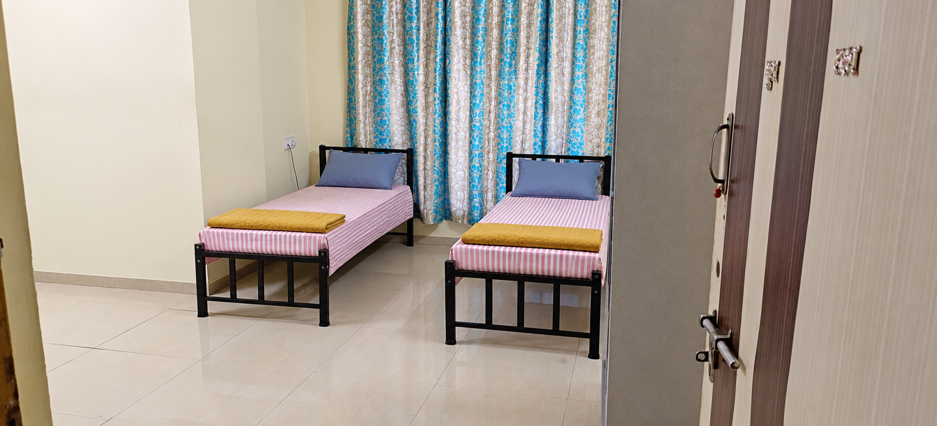 OM SAI B-6239-702/BOYS stay photo 5