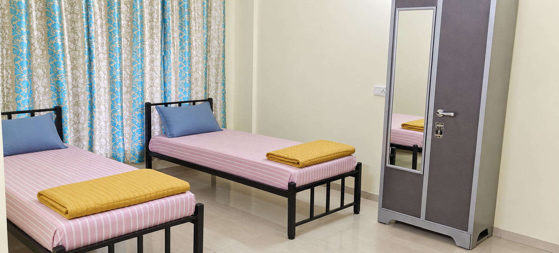 OM SAI B-6239-702/BOYS stay photo 6