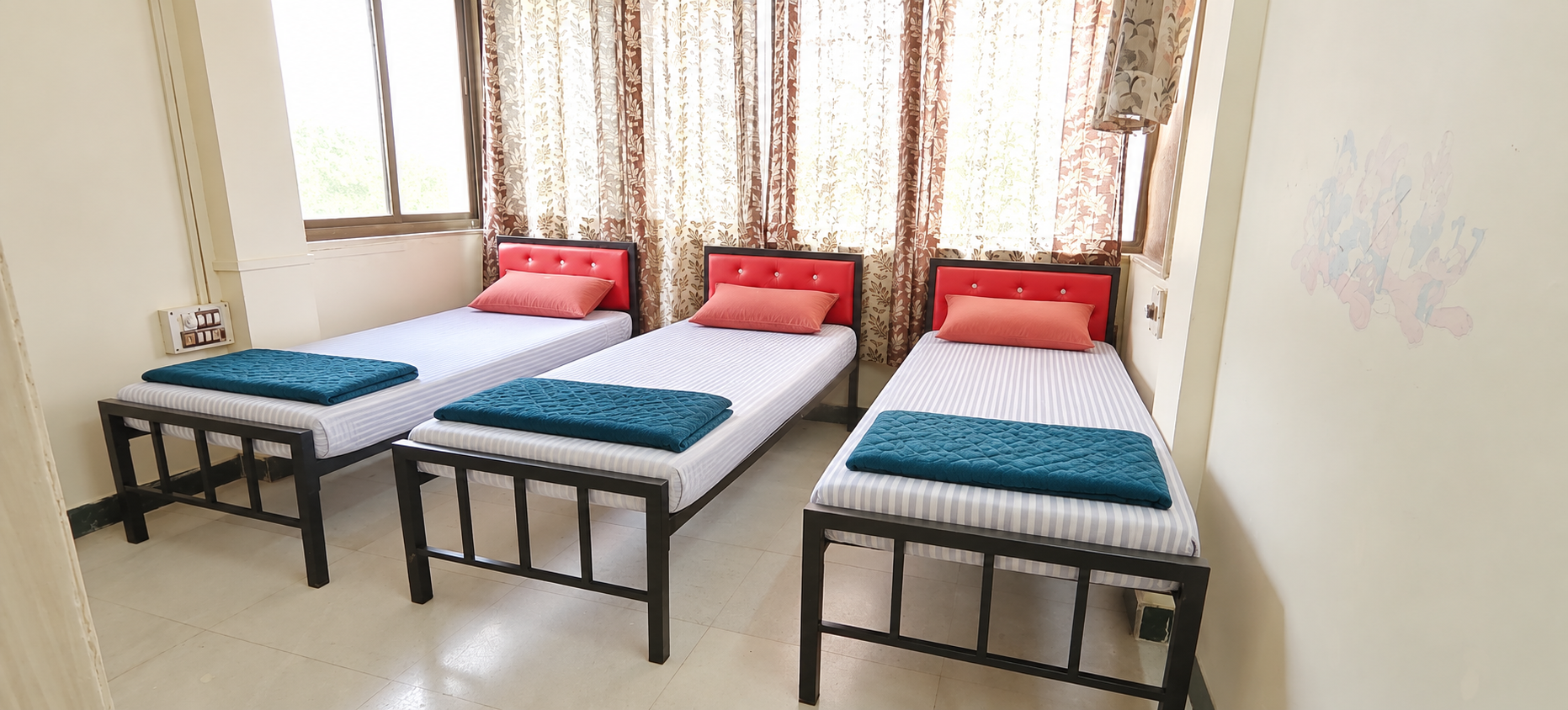 SAMRAT-7522-10/GIRLS stay photo 4