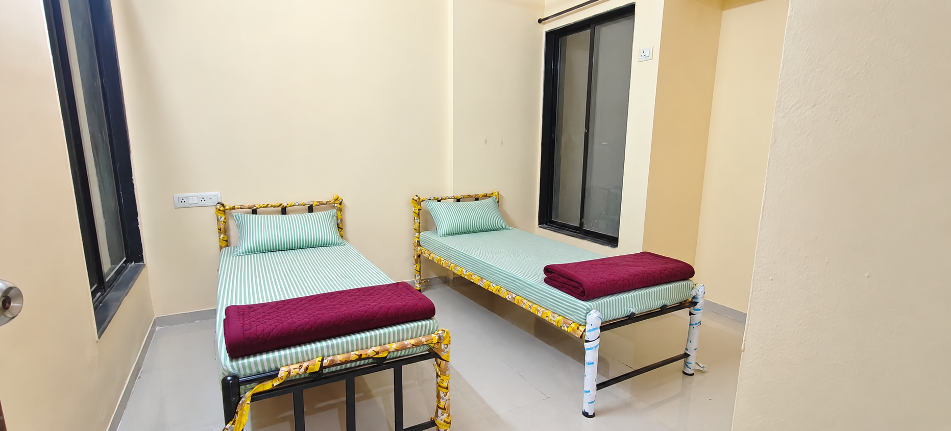 SHIVNERI-2708-103/GIRLS stay photo 3